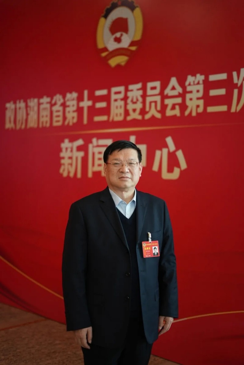 兩會(huì)供銷(xiāo)之聲丨周重旺：產(chǎn)業(yè)先行，以農(nóng)業(yè)經(jīng)營(yíng)主體的發(fā)展助力鄉(xiāng)村振興