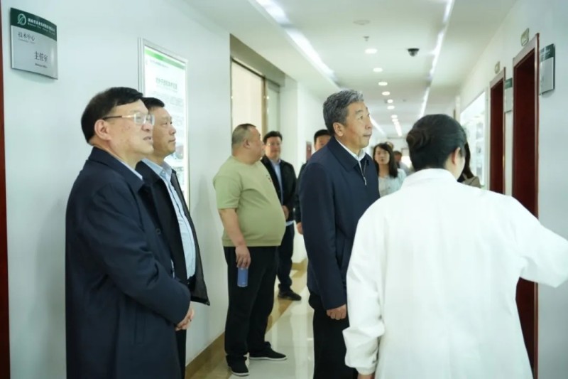 山西省供銷(xiāo)合作社聯(lián)合社黨組書(shū)記、理事會(huì)主任高建軍一行蒞臨公司調(diào)研指導(dǎo)