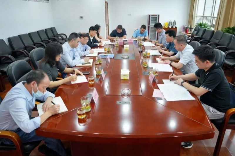 湖南省供銷(xiāo)合作總社黨組書(shū)記、理事會(huì)主任周曉理調(diào)研公司并主持召開(kāi)座談會(huì)